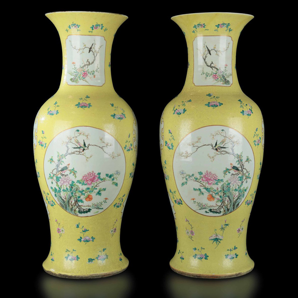 coppia di vasi a bottiglia in porcellana, cina, dinastia qing xix secolo