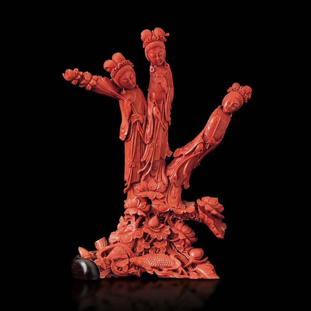 gruppo in corallo raffigurante tre fanciulle, cina primi xx secolo